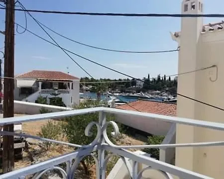 Old Harbor Apartments Spetses Town Exterior photo