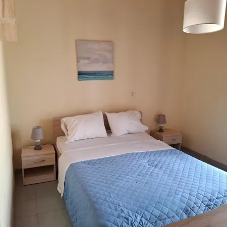 Old Harbor Apartments Spetses Town Room photo