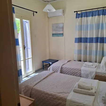 Old Harbor Apartments Spetses Town Exterior photo