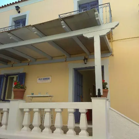 Old Harbor Apartments Spetses Town Exterior photo