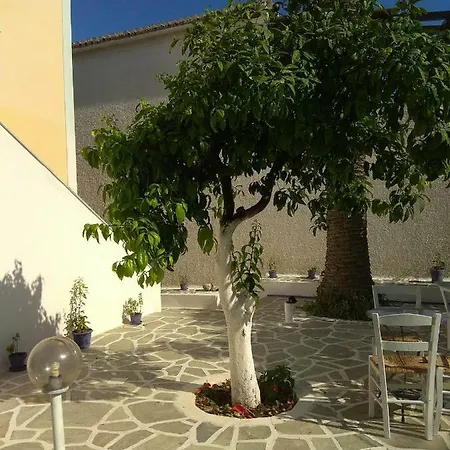 Old Harbor Apartments Spetses Town Exterior photo