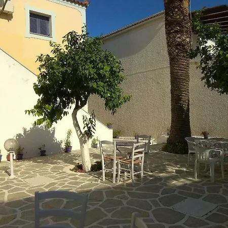 Old Harbor Apartments Spetses Town Exterior photo