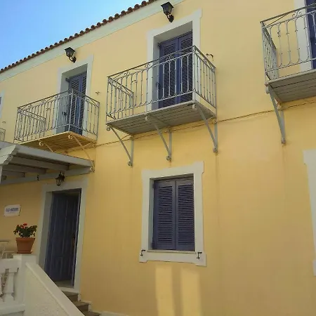 Old Harbor Apartments Spetses Town Exterior photo