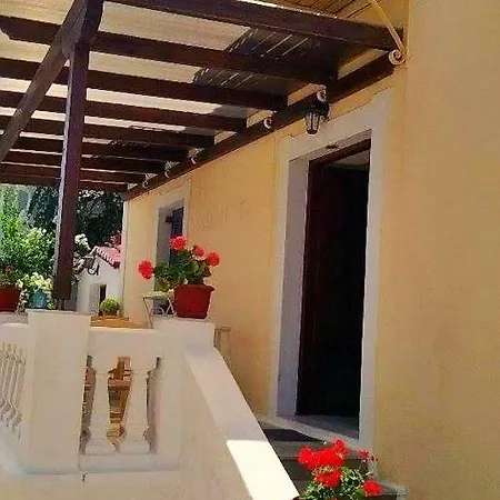 Old Harbor Apartments Spetses Town Exterior photo